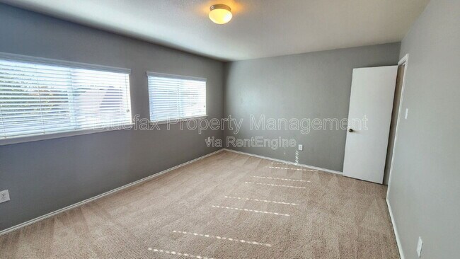 Building Photo - 10138 Emerald Sun