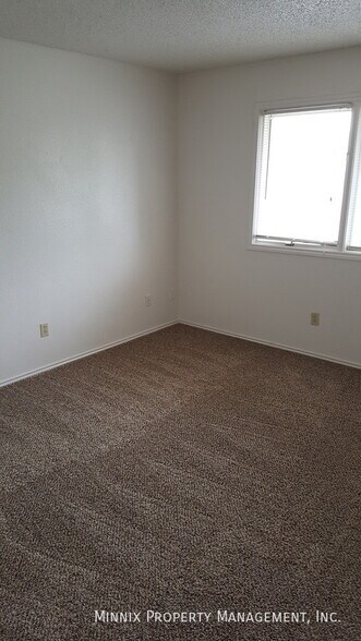 Building Photo - 8208 Vernon Ave