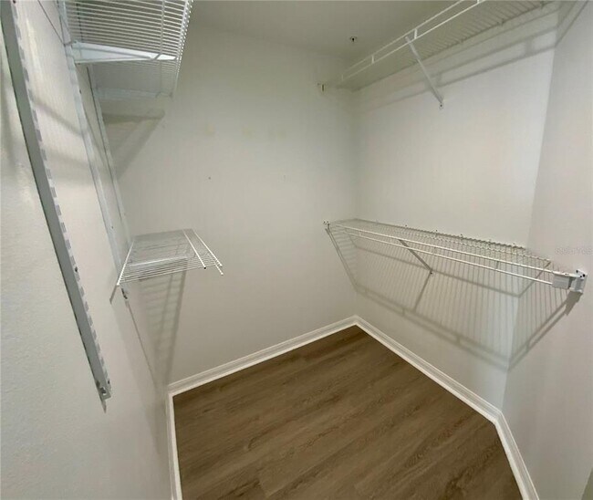 Building Photo - 6315 Shoreline Dr