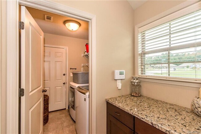 Building Photo - 9625 Gunnison Dr