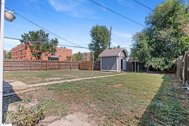 Building Photo - Newly Renovated 2 bed/1 bath home!!
