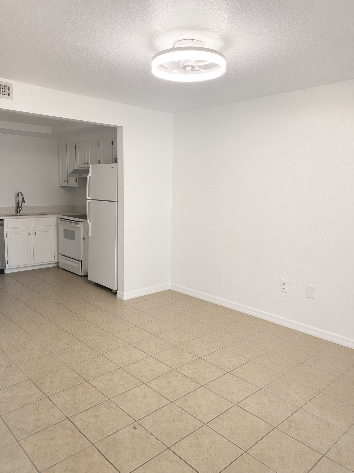 Building Photo - 634 Cohen Way
