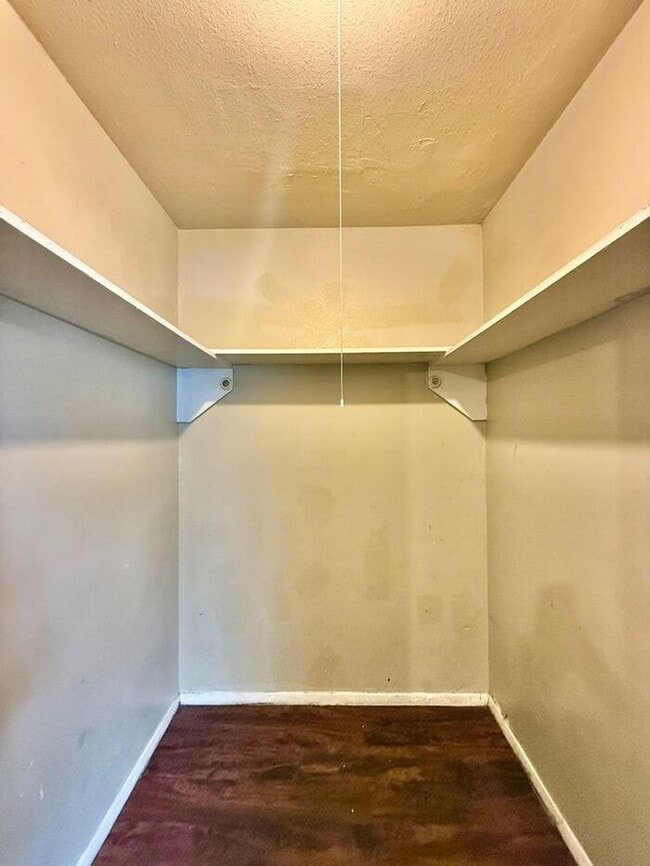 Building Photo - Tour Today! 1 Bed 1 Bath Apartment Near Downtown Tyler!