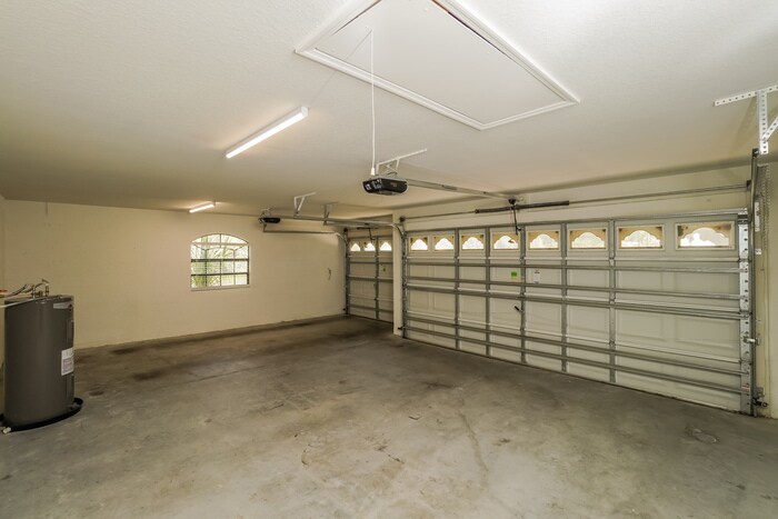 Building Photo - 6034 Beechwood Dr