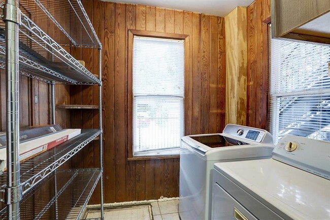 Building Photo - 418 Branard St