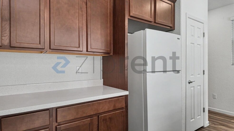 Building Photo - Unit