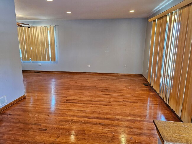 Building Photo - 18019 Ravisloe Terrace