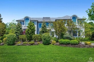 Building Photo - 302 Hewlett Neck Rd