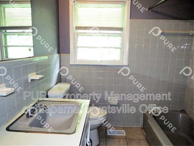 Building Photo - 5002 Ortega Cir NW