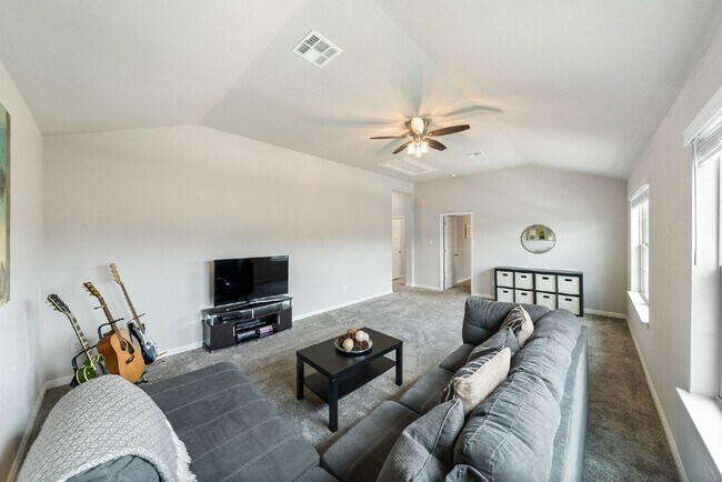 Building Photo - Rental Home w/ a POOL!!!