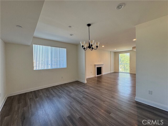 Building Photo - 14934 Burbank Blvd