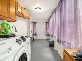 Building Photo - 701 W 6th St