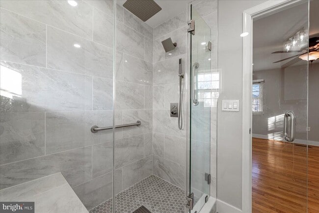 Building Photo - 641 W Country Club Dr