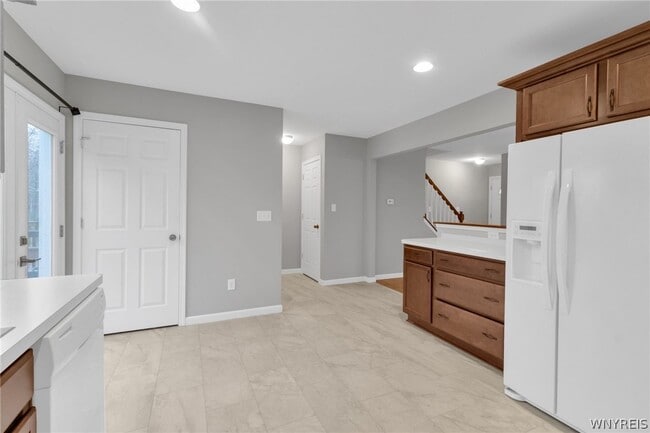 Building Photo - 940 Reserve Rd