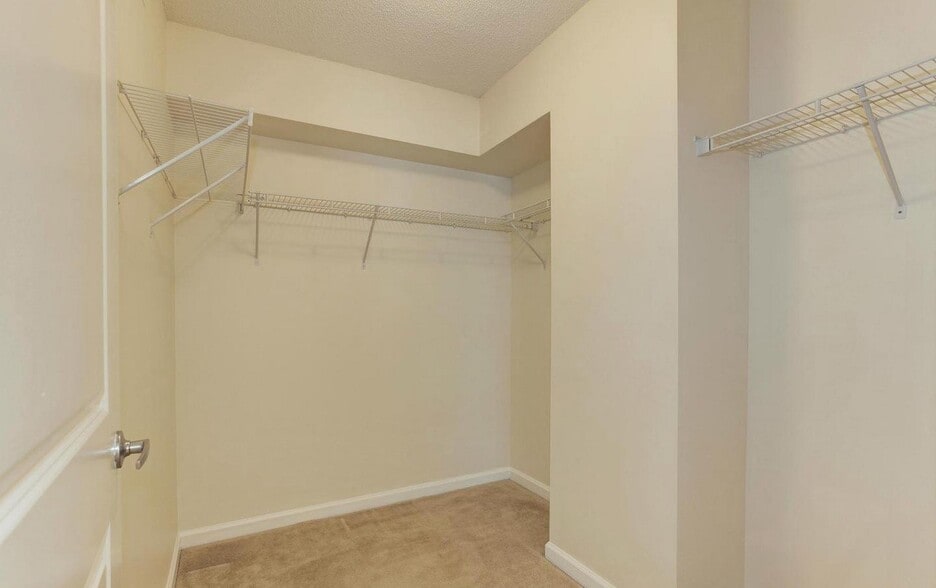 Building Photo - 7923 Eastern Ave