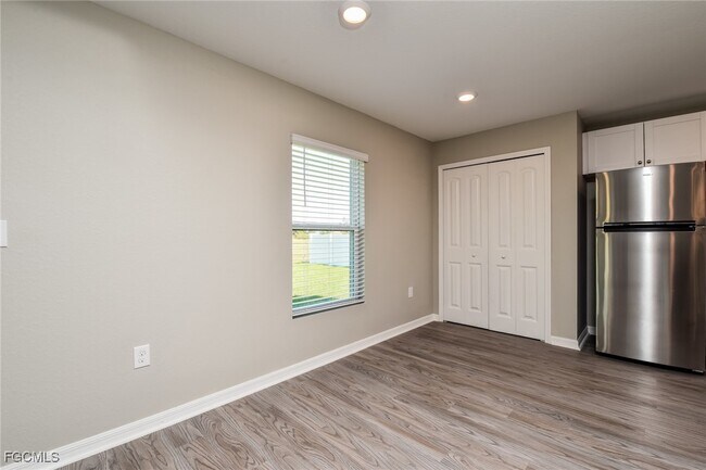 Building Photo - 1415 NW 37th Ave