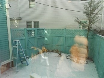 Building Photo - 16 Holbrook St