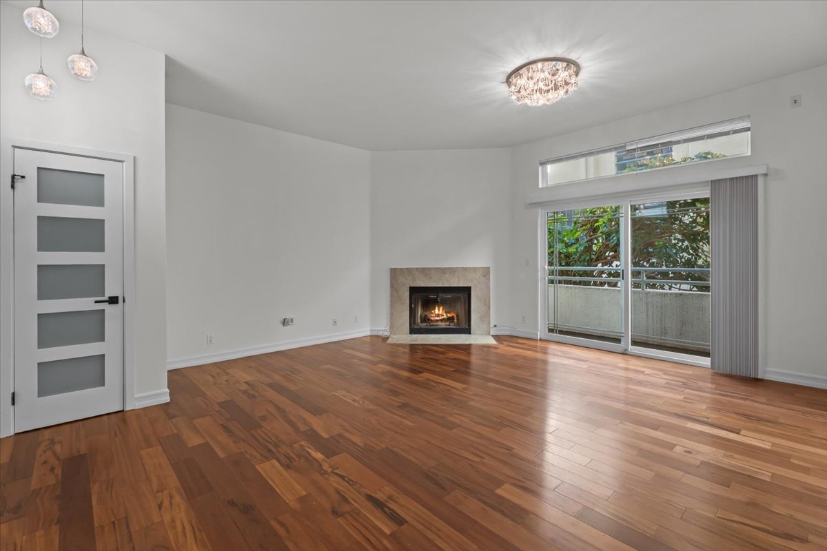 Building Photo - 2550 S Centinela Ave