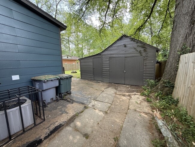 Building Photo - 3739 Rhea Ave