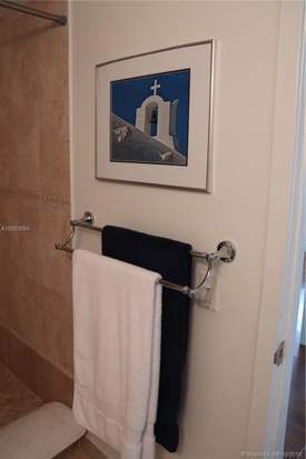 Building Photo - 6801 Indian Creek Dr