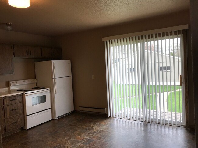 Building Photo - 718/720 6th St NE