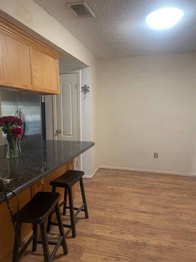 Building Photo - 2703 Walnut Hollow St