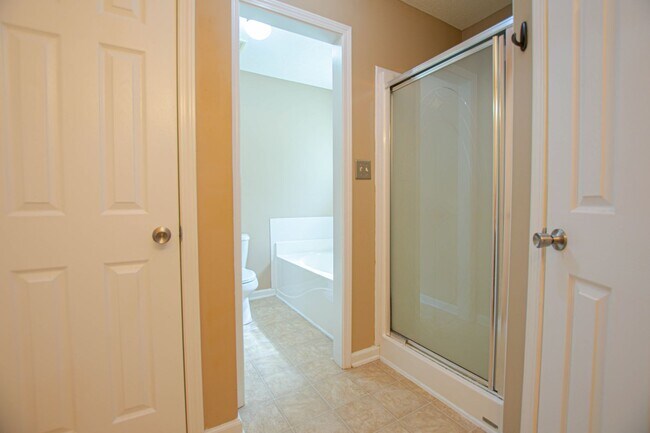 Building Photo - Pet Friendly Three Bedroom with Bonus!