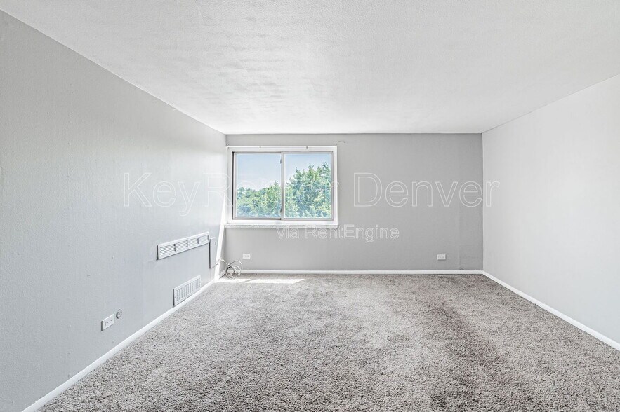 Building Photo - 1366 Garfield St