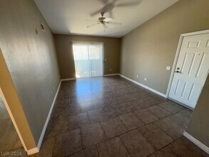 Building Photo - 6955 N Durango Dr