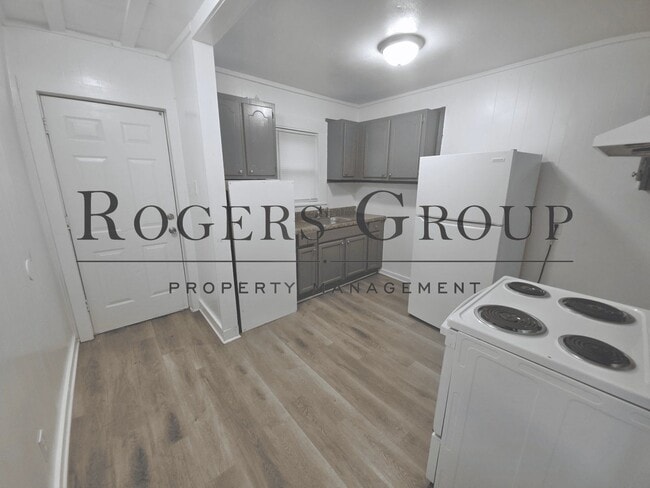 Building Photo - 803 Roberson St