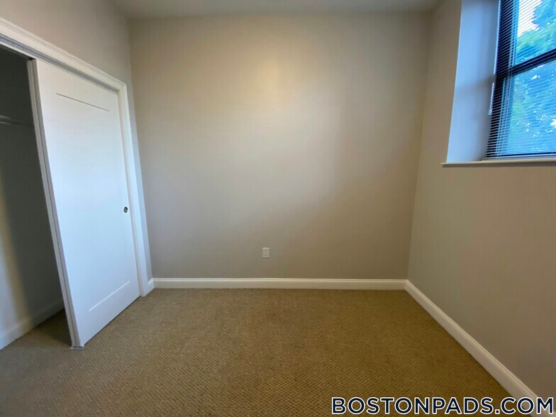 Building Photo - 10 Merrymount Rd