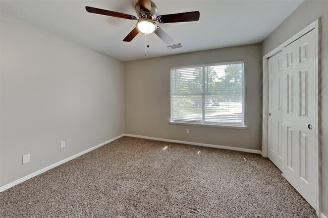 Building Photo - 15907 Lausanne Dr