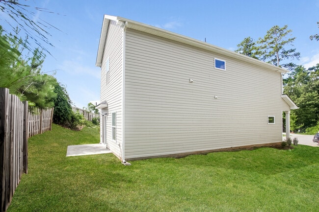 Building Photo - 1 Month Free! Tour Today! Spacious Home Ne...