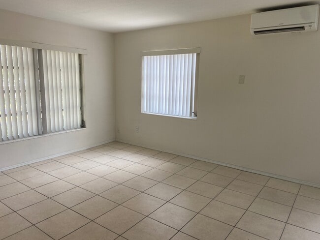 Building Photo - 997 Sunrise Dr