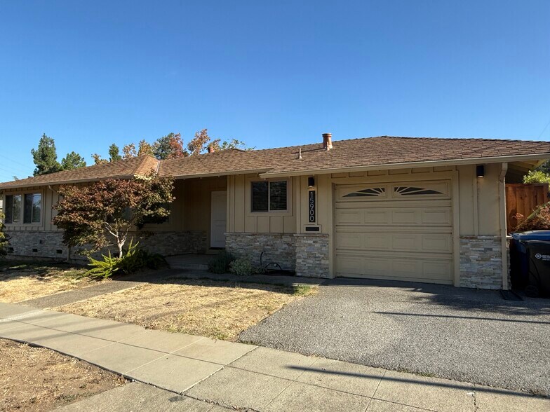 Building Photo - 15900 Los Gatos Almaden Rd