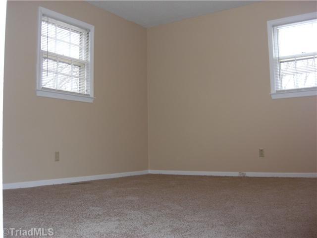 Building Photo - 3 Bed 1.5 Bath w/ 1 car Garage