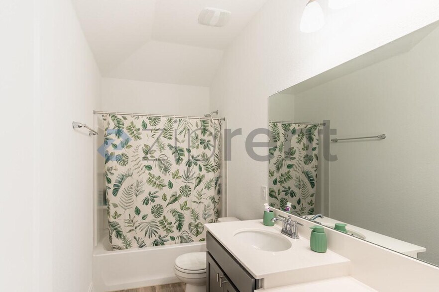 Building Photo - 113 Redonda Dr