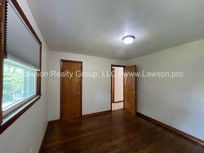 Building Photo - 511 Ruddell Rd