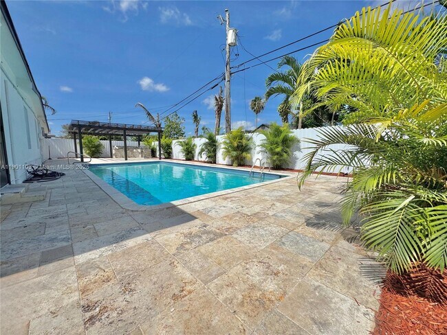 Building Photo - 5101 SW 112th Pl