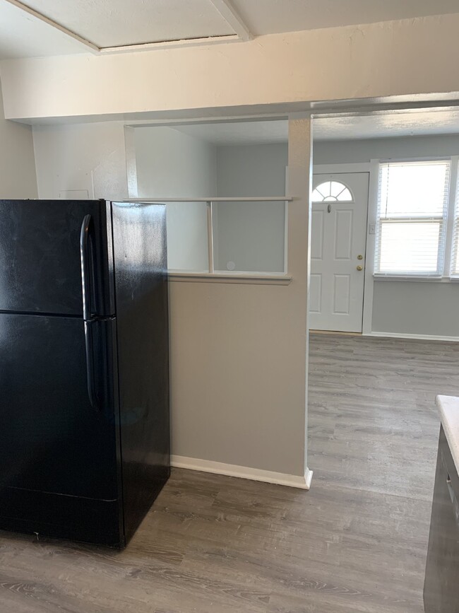 Building Photo - 3 Bedroom One Bath House for Rent