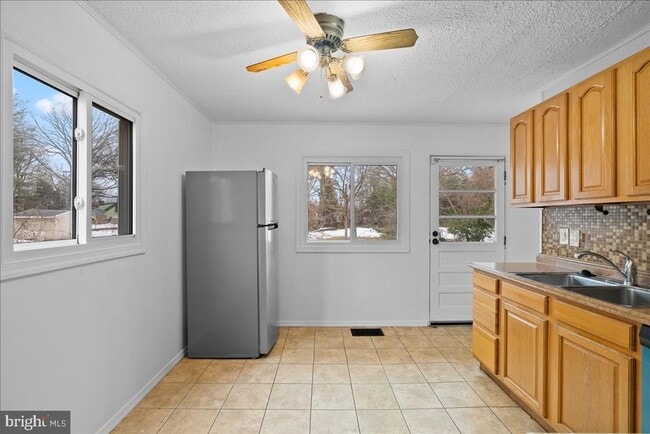 Building Photo - 6451 Maplewood Dr