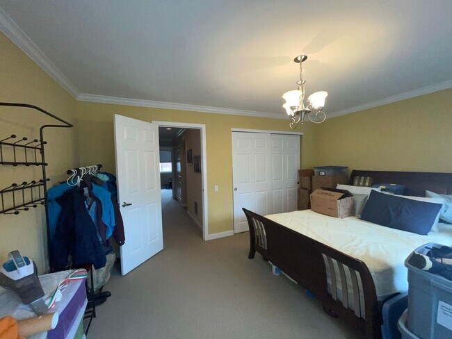 Building Photo - 3-bed, 2-bath GIANT townhouse + GARAGE, BA...