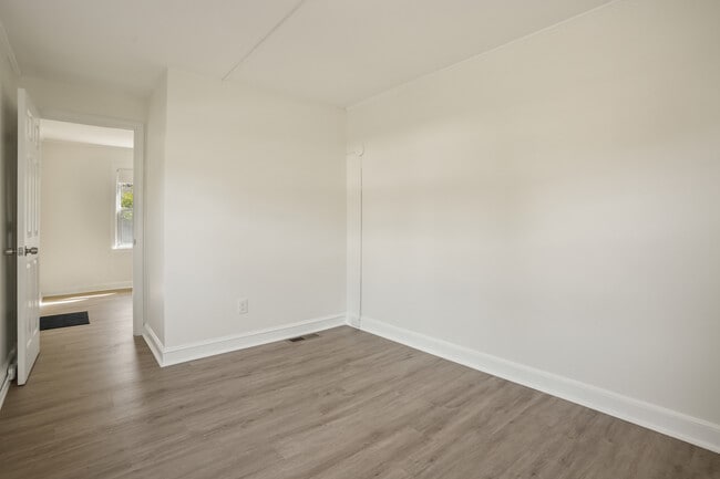 Building Photo - 221 Hunyadi Ave