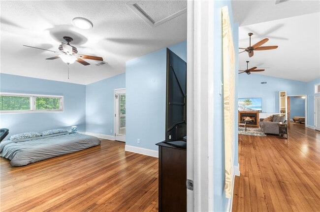 Building Photo - 6567 Tahiti Way