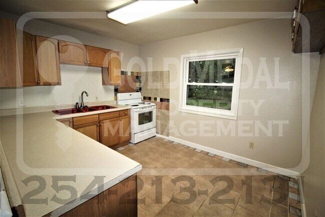 Building Photo - Your New Home Awaits At 1208 E Ave. H!