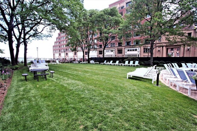 Building Photo - 85 E India Row