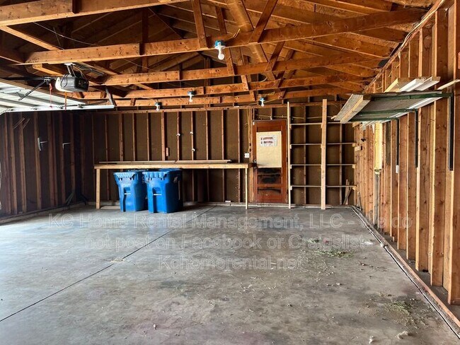 Building Photo - 515 S Forest Ave