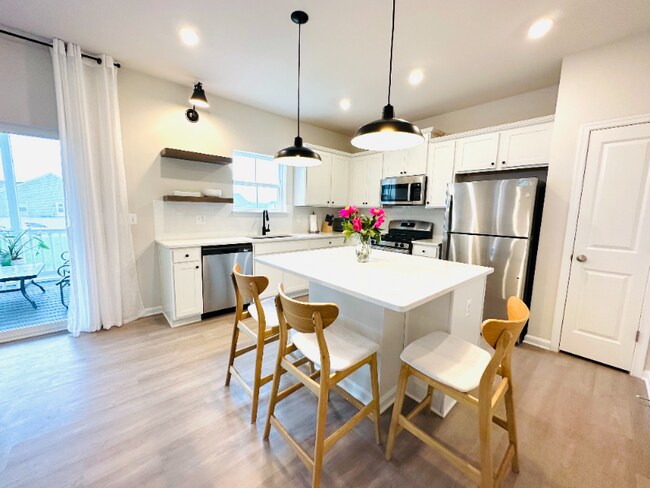 Building Photo - 4740 Canterbury Rd