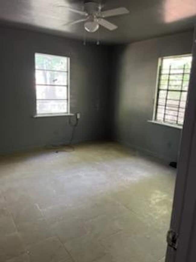 Building Photo - Great Home