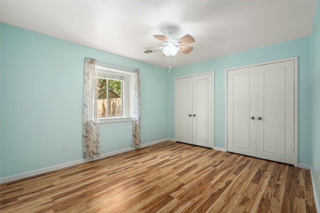 Building Photo - 707 Center Hill Dr